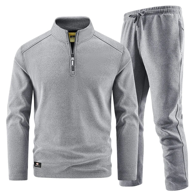 Elegant men's sweater with zipper